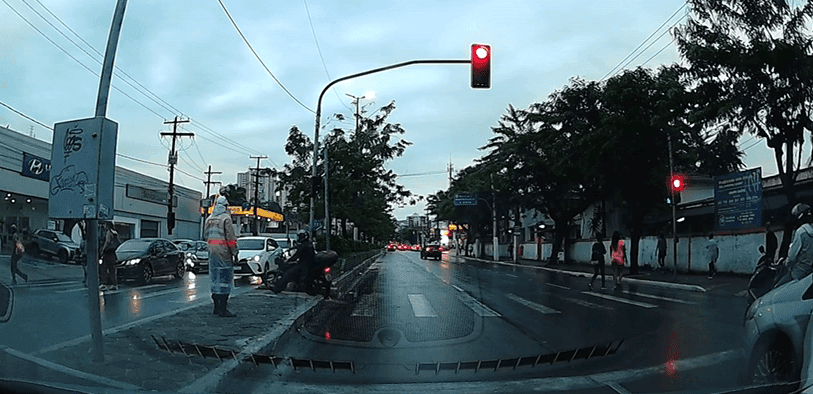 O trecho é utilizado por pedestres