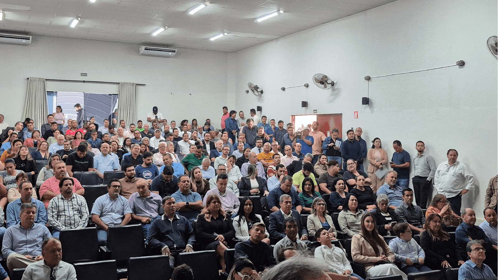 Vários prefeitos acompanharam a cerimônia 