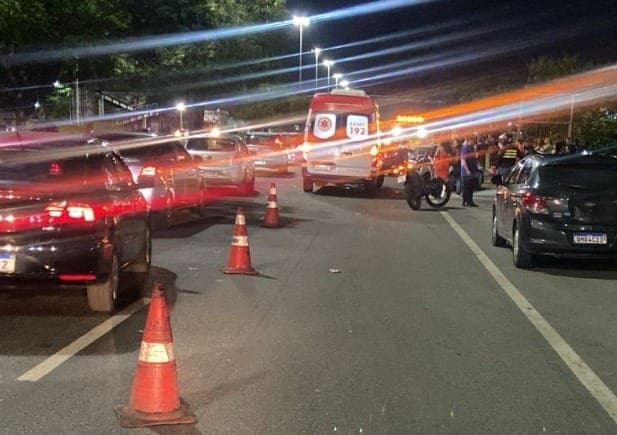 Segundo a Polícia Civil, o motorista apresentava sinais de embriaguez e dirigia o carro em alta velocidade
