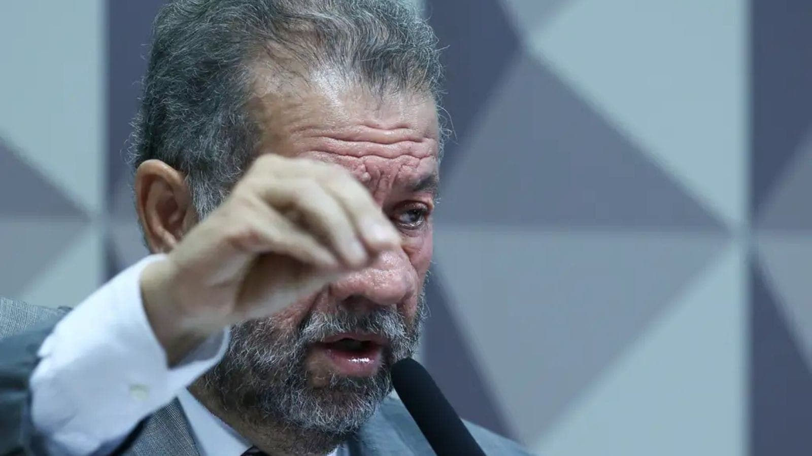 Carlos Lupi se reunirá com Lula