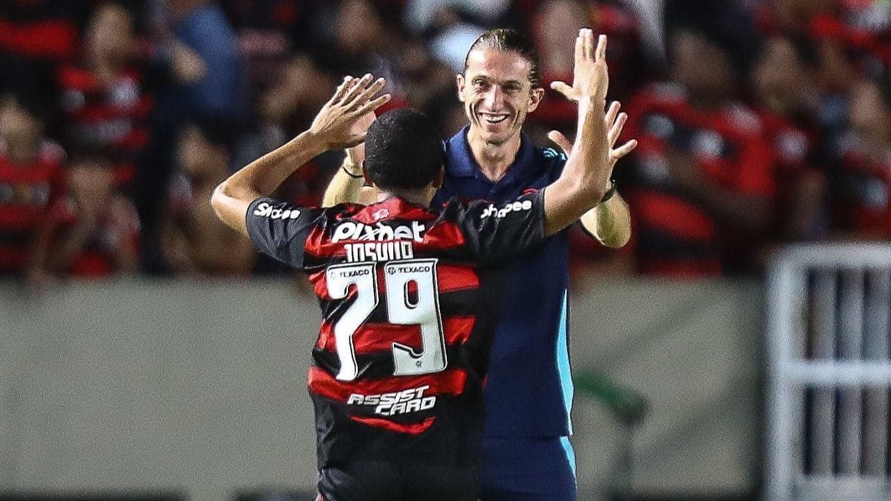 Filipe Luis comemora com Joshua