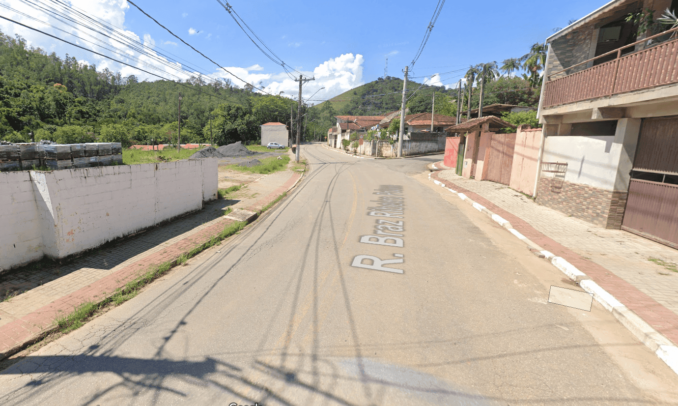 Motorista é preso por embriaguez após capotar carro em Monteiro Lobato