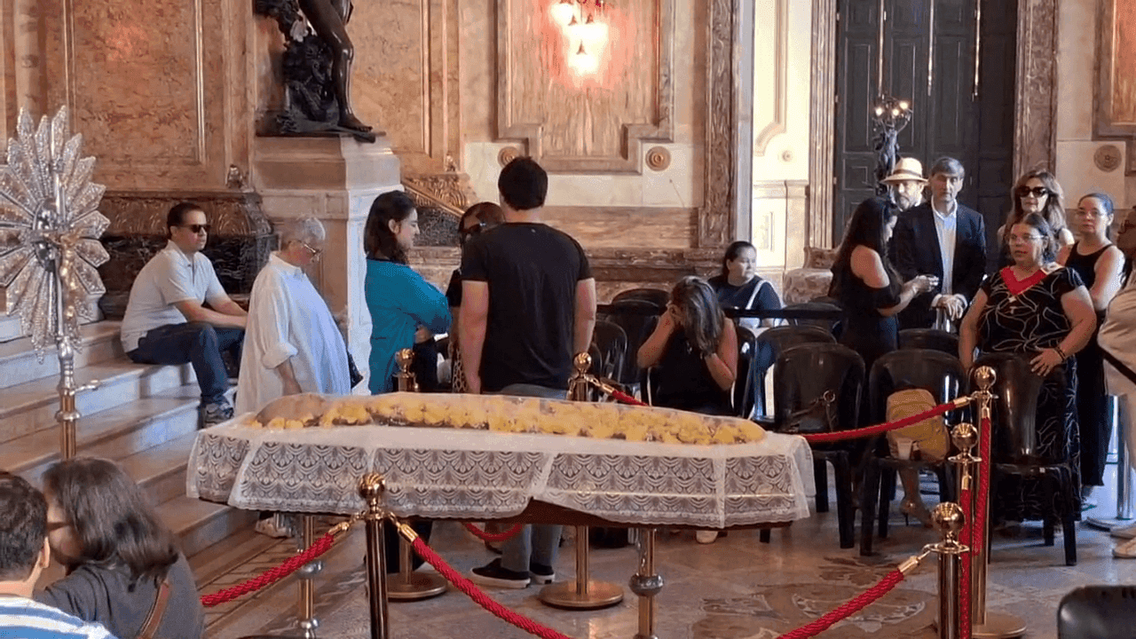 Velório acontece no Theatro Municipal do Rio