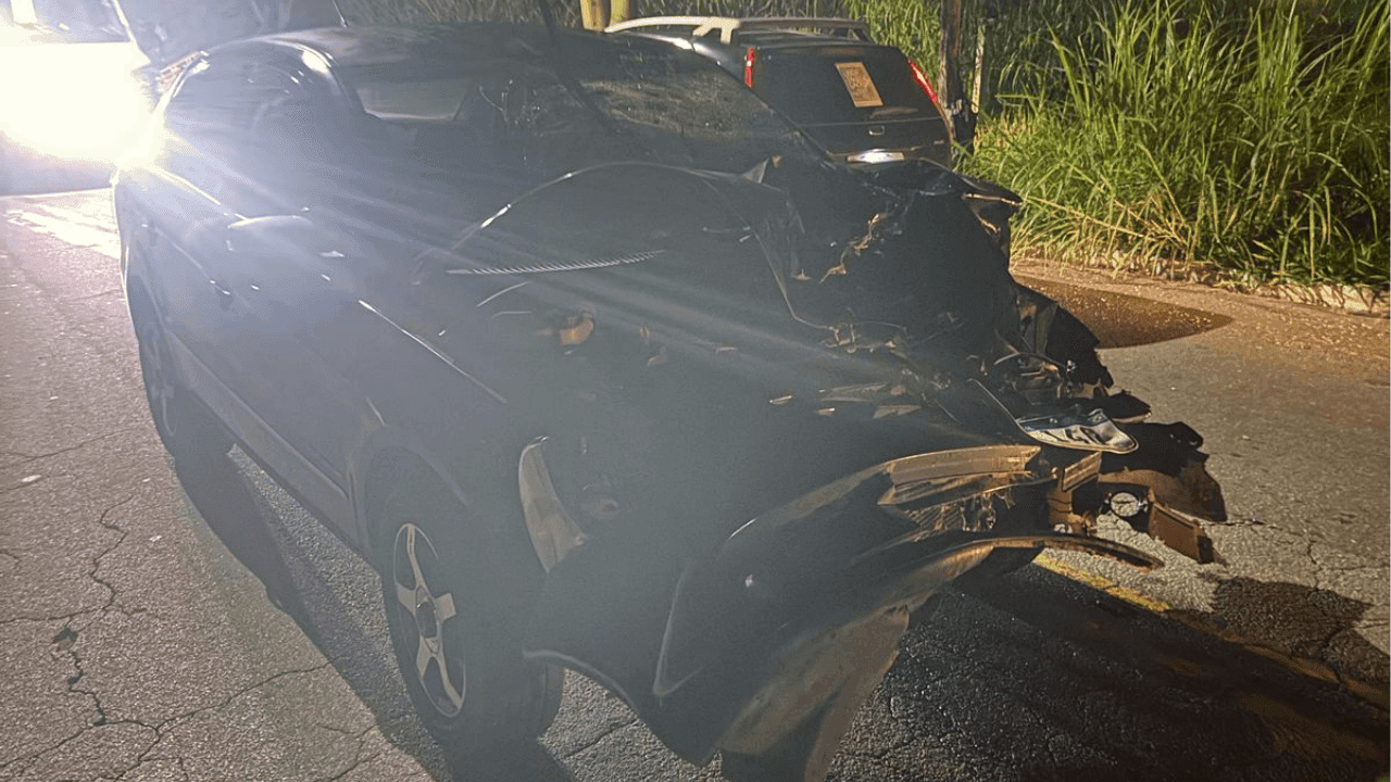 Carro batido após acidente