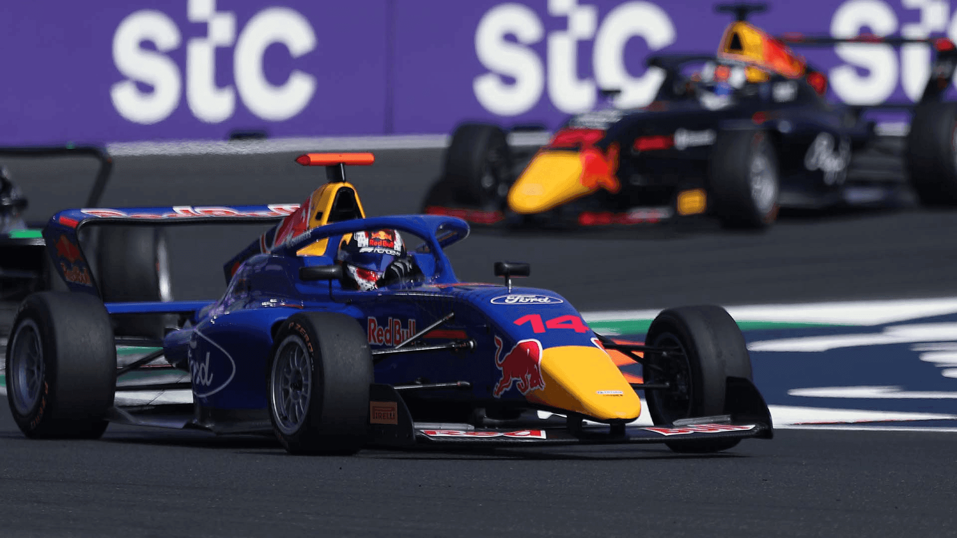 Chloe Chambers faz a pole position com 2:00.458