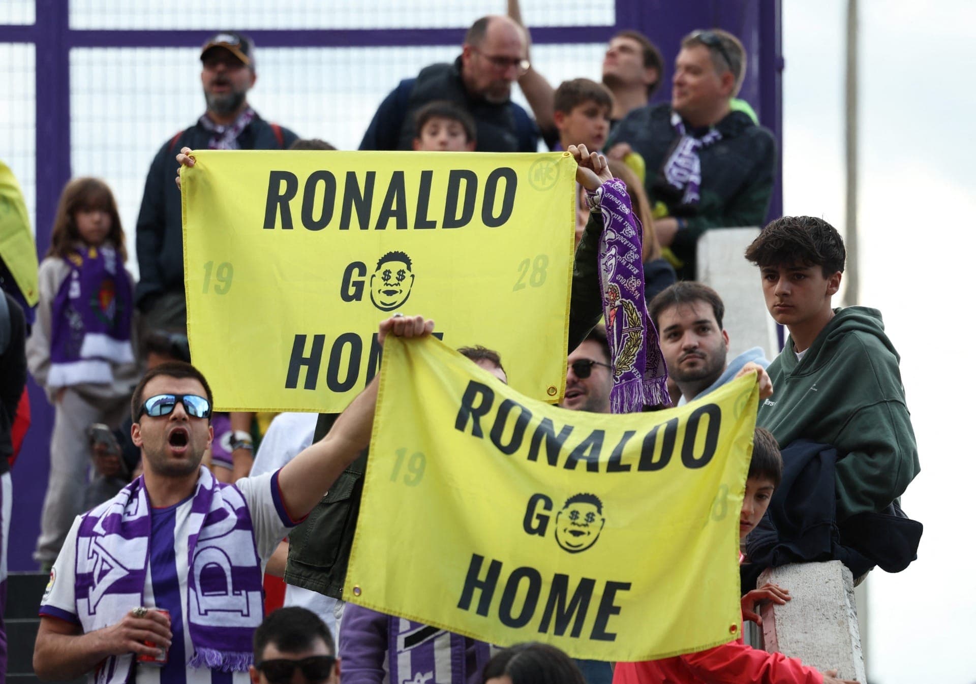 "Ronaldo vá para casa"