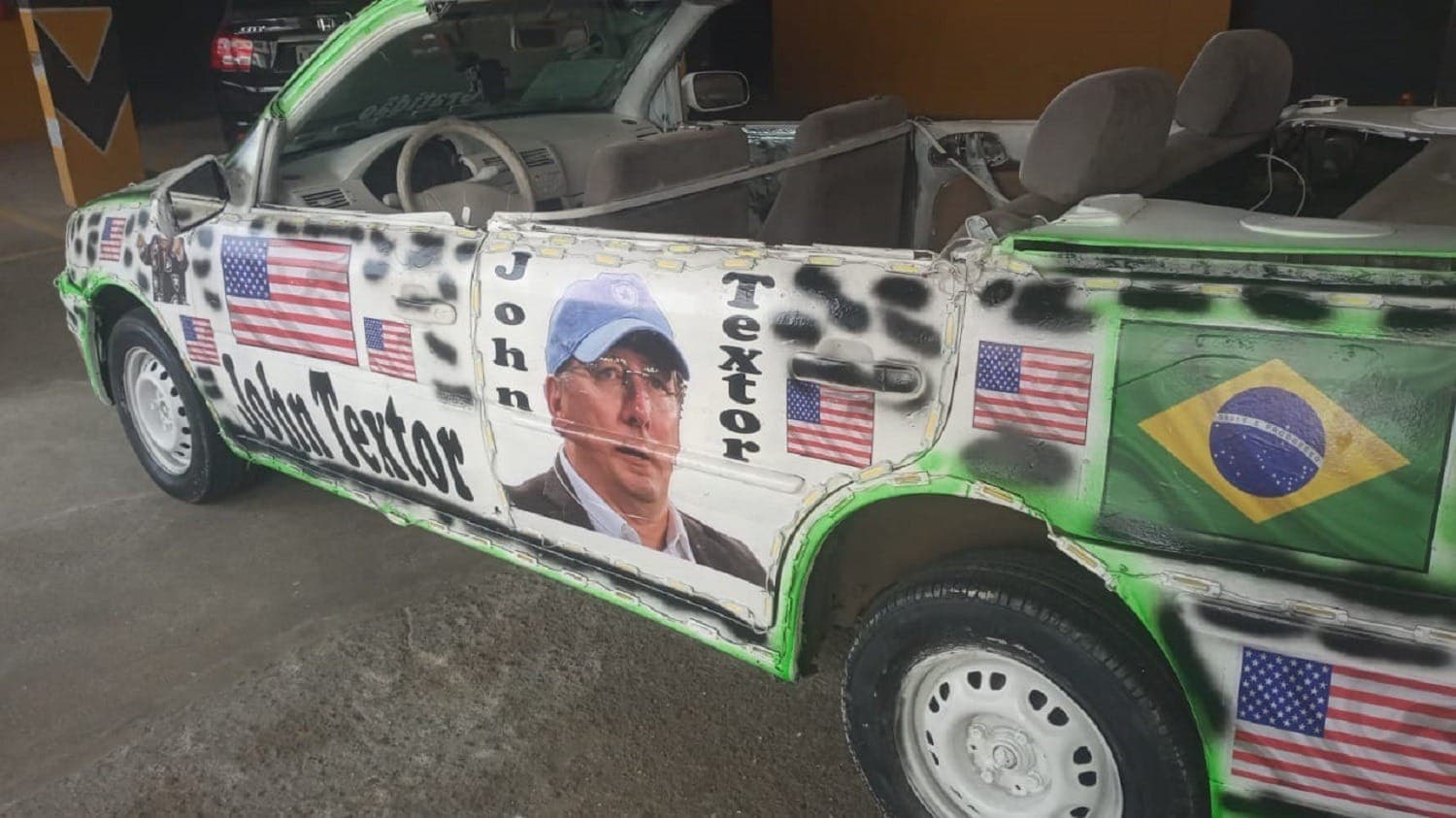 Carro em homenagem ao dono da SAF do alvinegro, John Textor