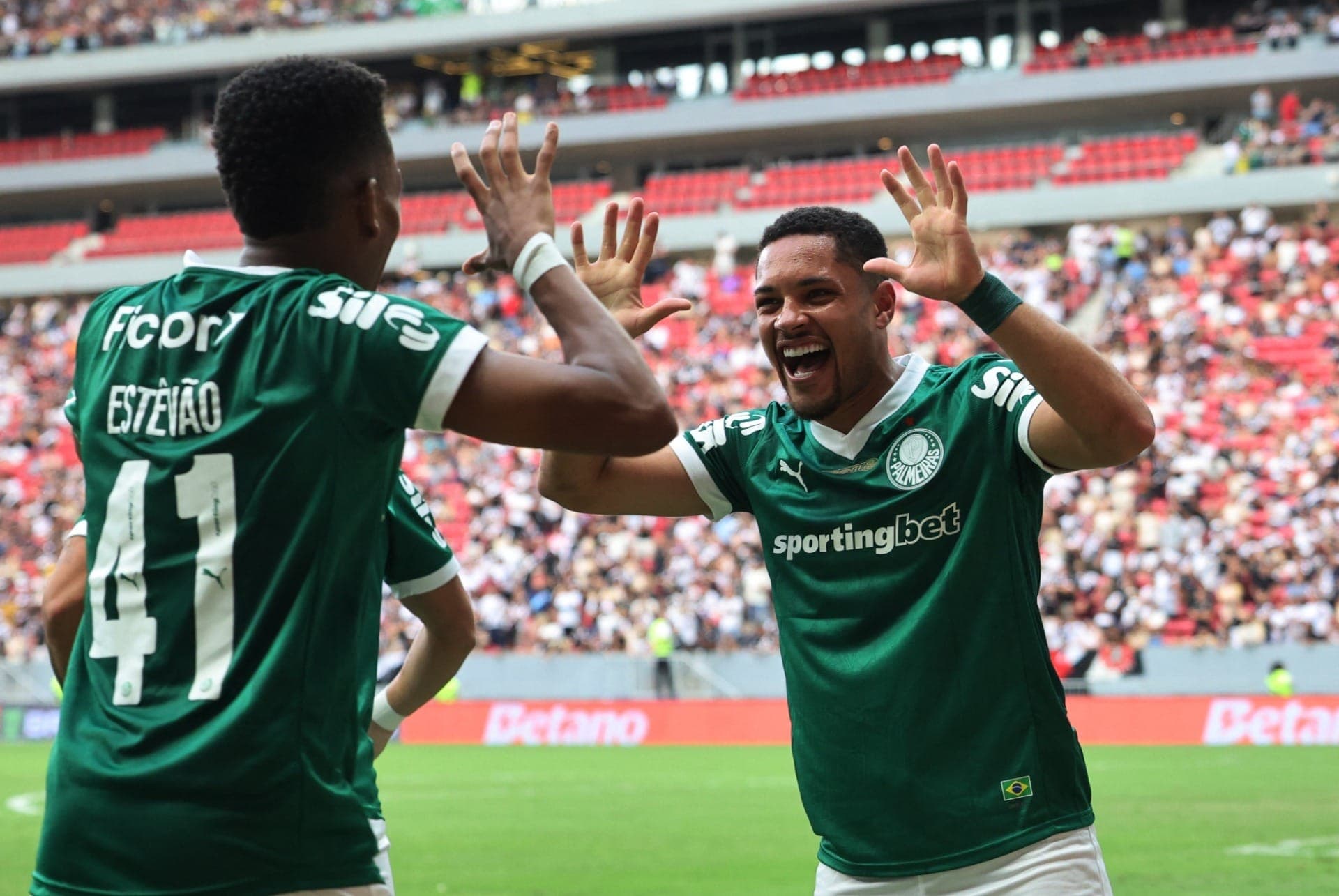 Estevão e Vitor Roque
