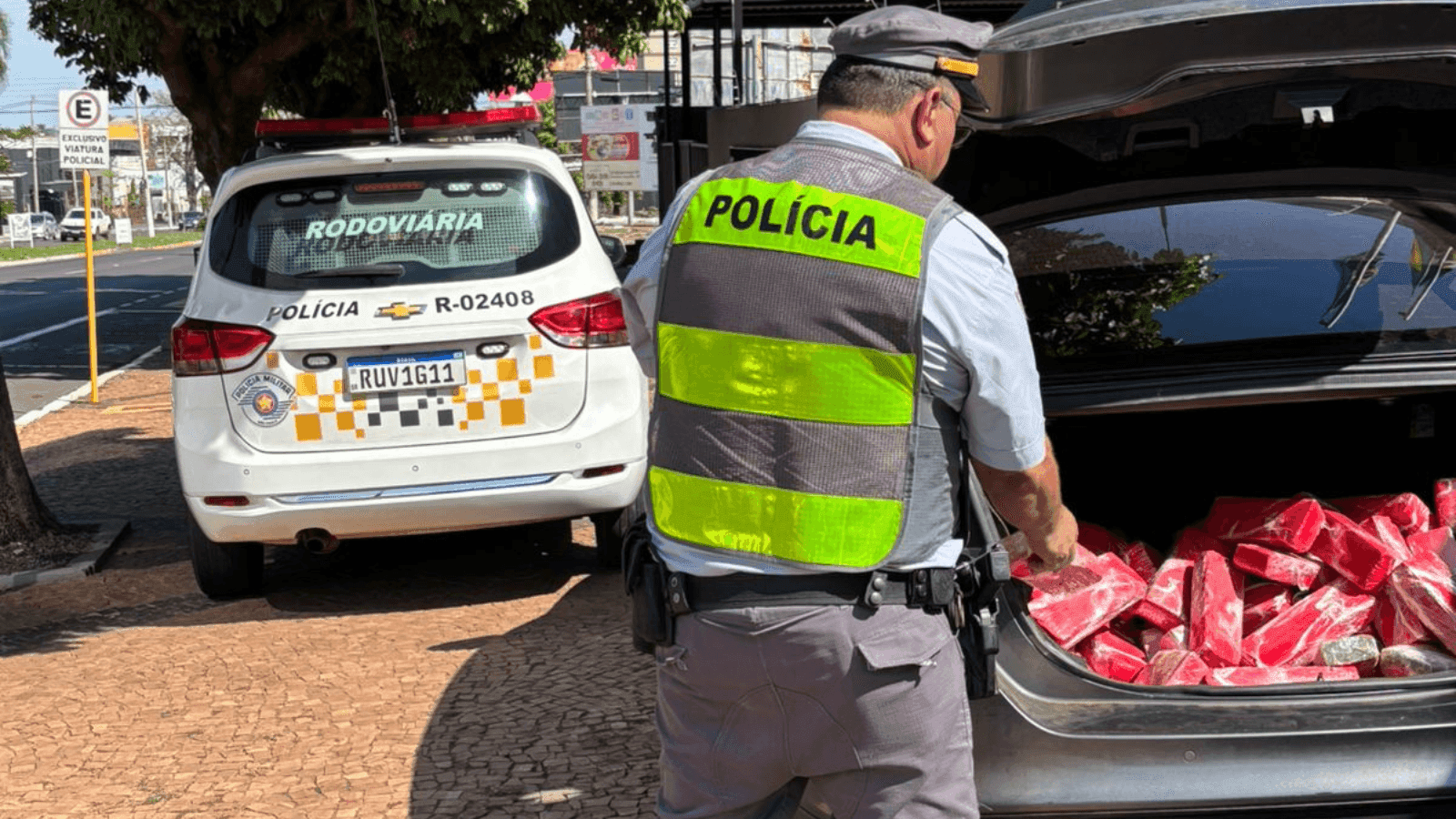 A droga estava escondida no interior do veículo