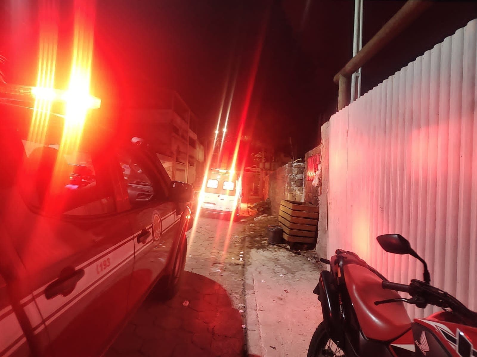 Bebê de 3 anos é salvo após ficar engasgado