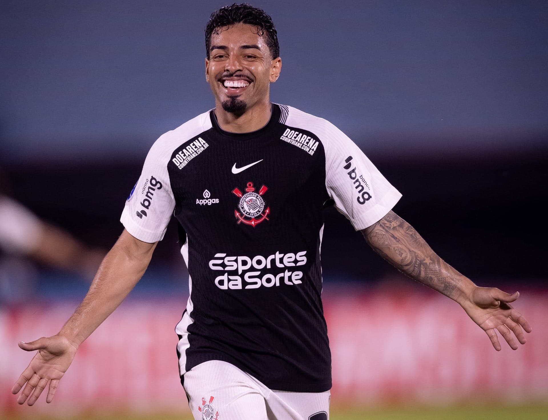 Matheus Bidu comemora gol pelo Corinthians