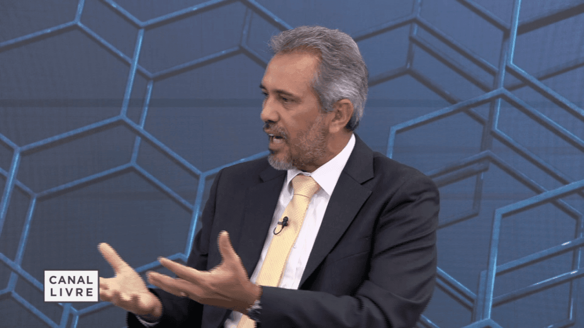 Elmano de Freitas debate sobre uma nova liderança da esquerda brasileira sem o Lula