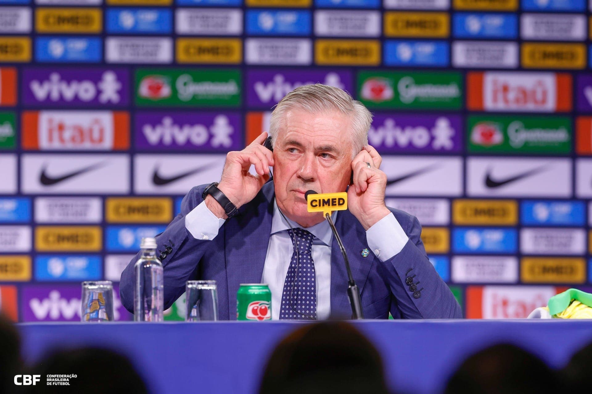 Ancelotti em apresentação na Seleção Brasileira