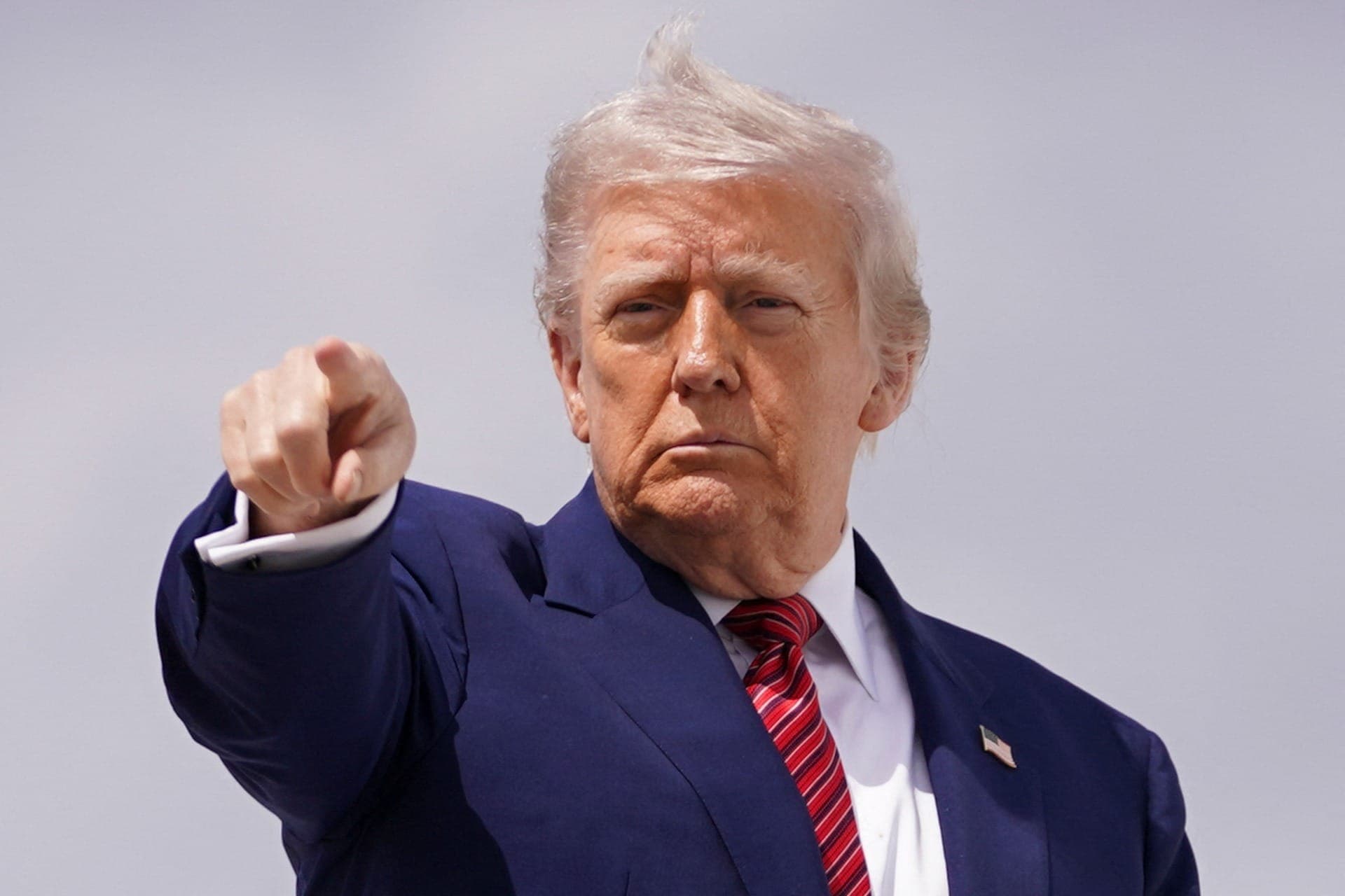Trump aumenta em 10% a tarifa sobre o Canadá e eleva tensão entre os países
