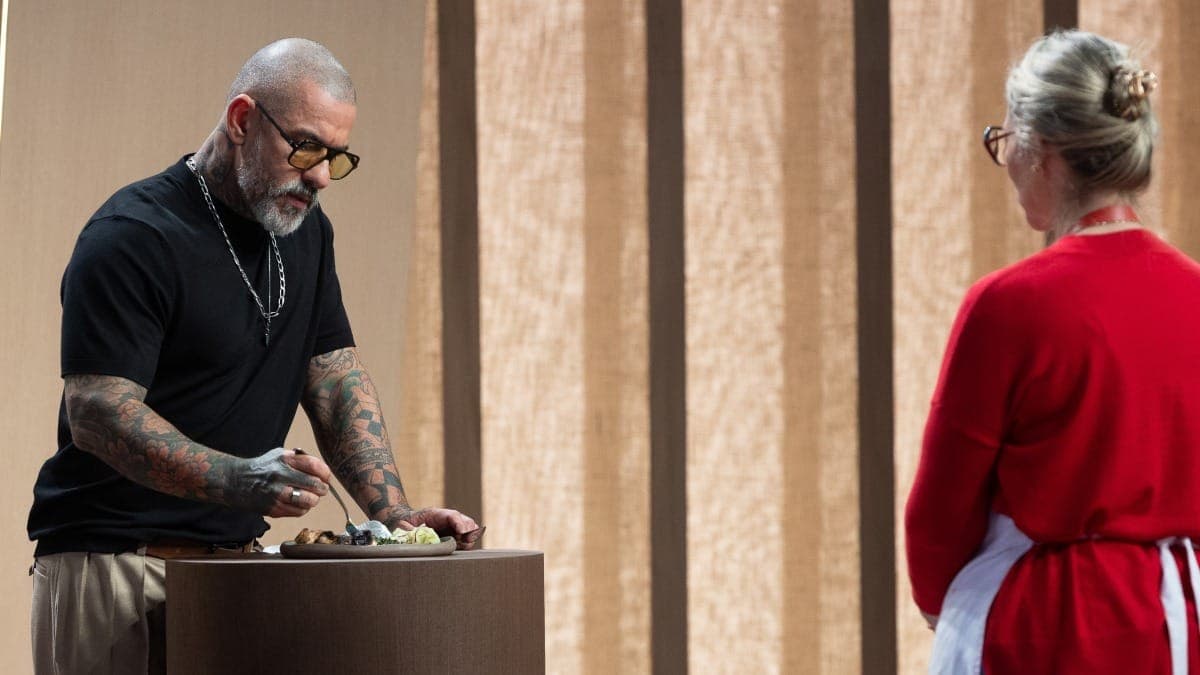 Fogaça prova prato de Daniela no MasterChef 2025