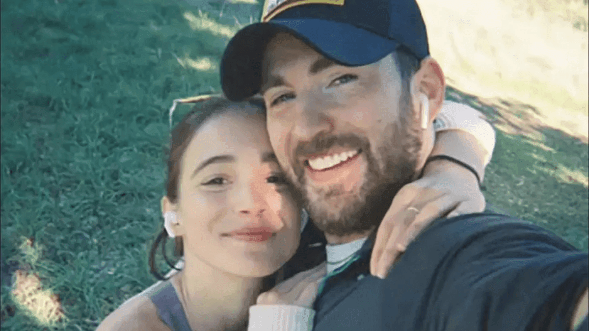 Chris Evans e Alba Baptista
