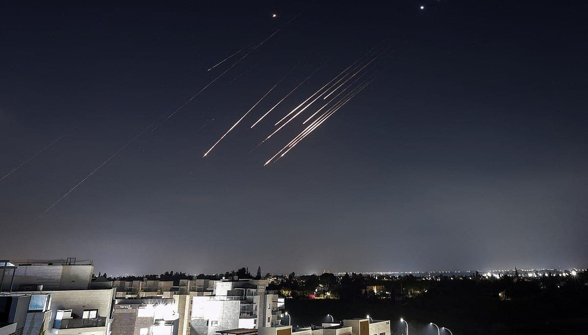 Israel e Irã trocam bombardeios