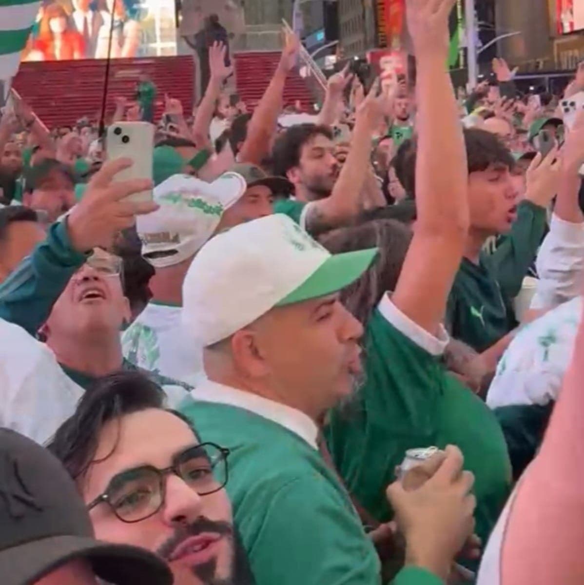 Torcida do Palmeiras na Time Square