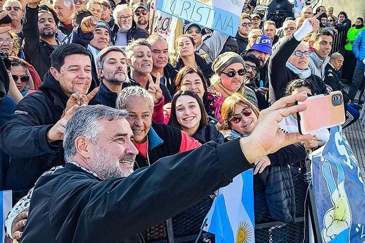 Pimenta durante chara em defesa de Kirchner