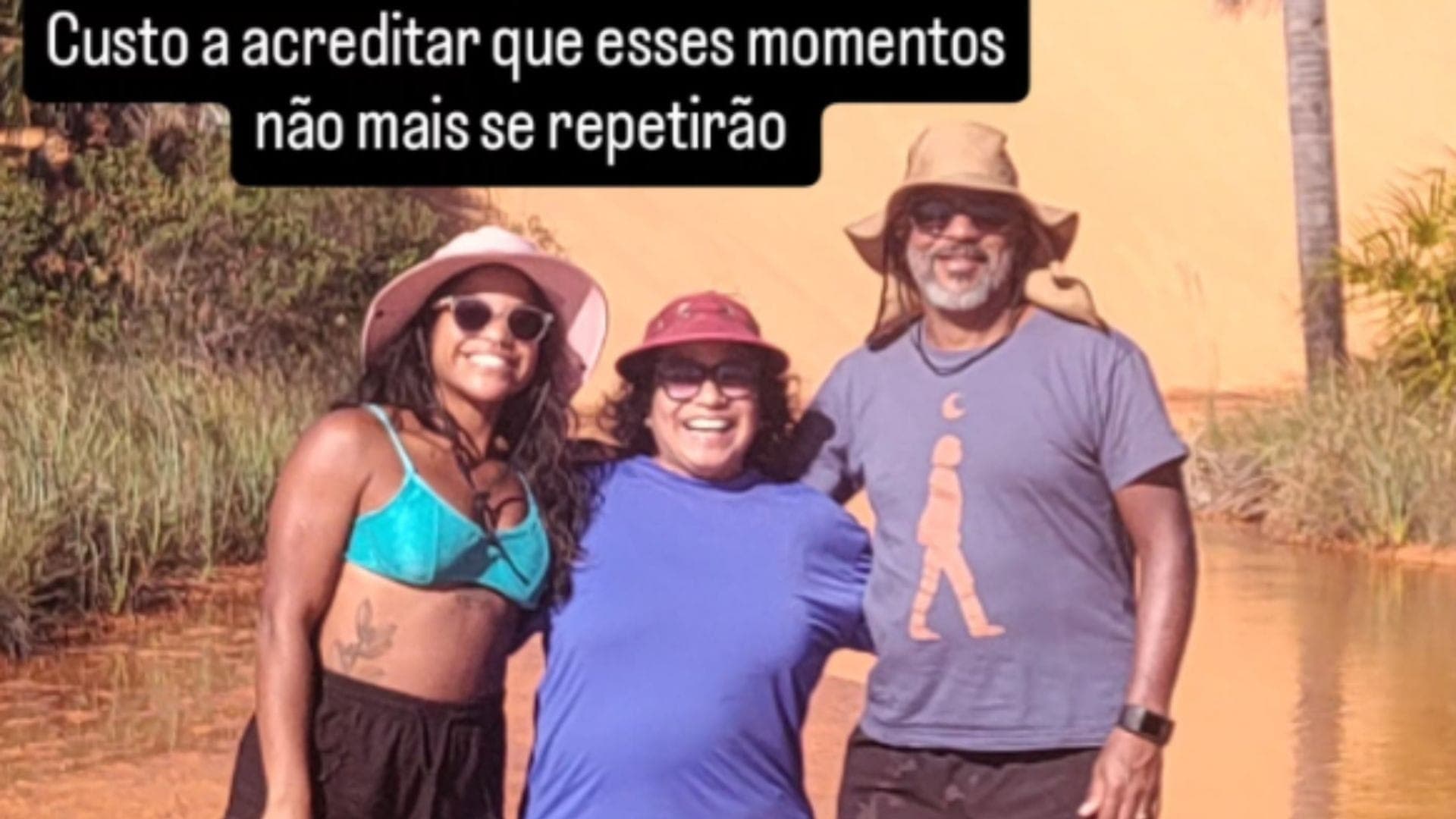 Juliana Marins ao lado dos pais