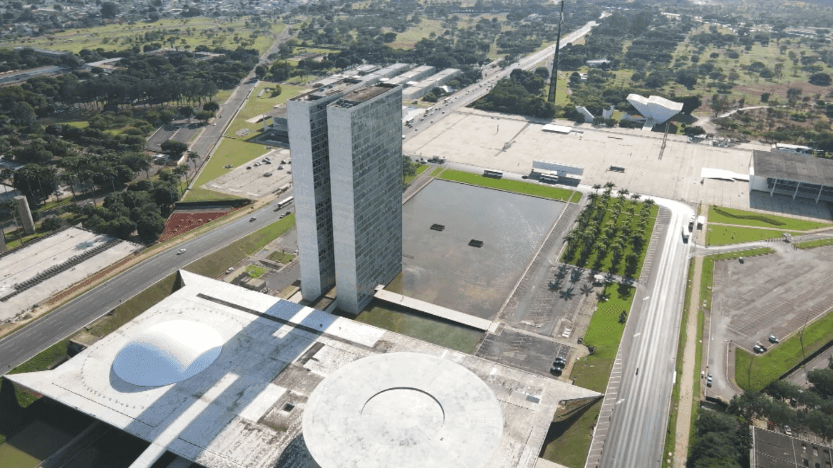 Governo entra no STF para rever decreto do IOF