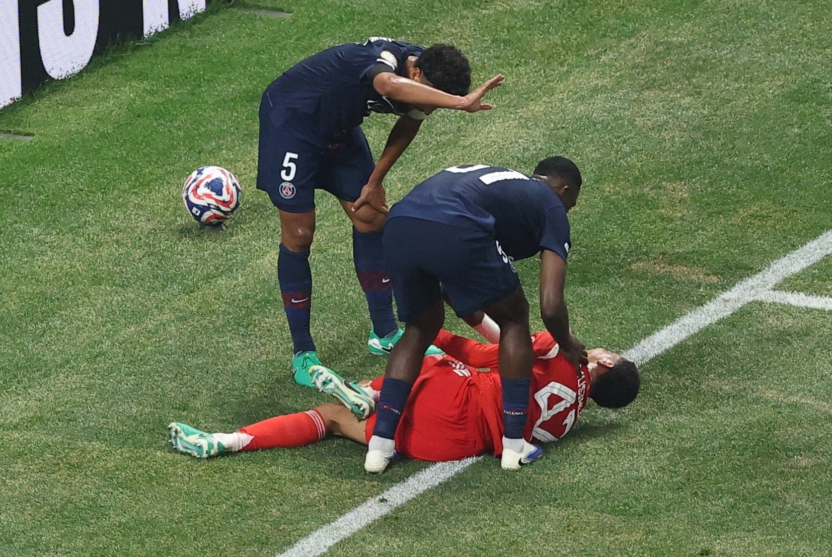 Jamal Musiala, do Bayern de Munique, lesionado