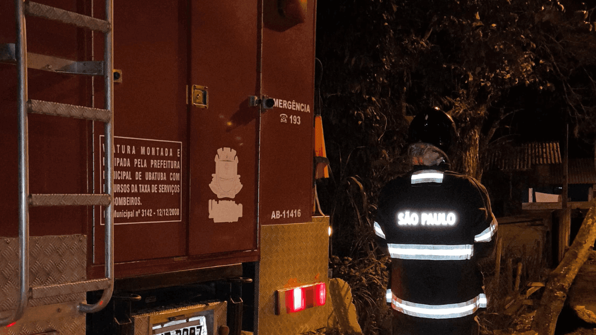 Casa pega fogo e deixa morador de 29 anos ferido em Ubatuba