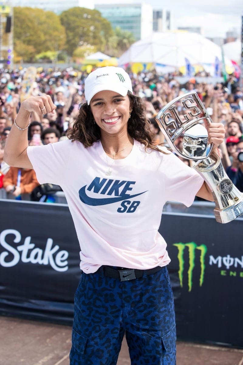 Rayssa Leal comemora mais um troféu na temporada