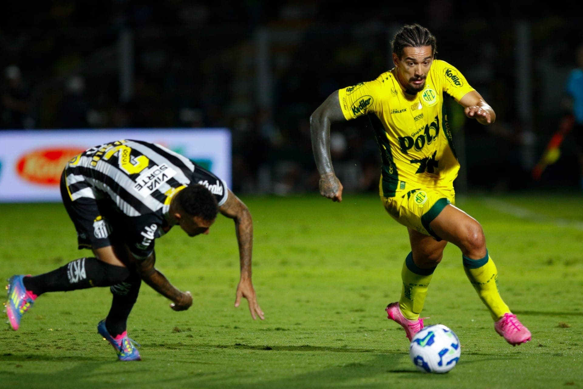 Mirassol atropelou o Santos pelo Campeonato Brasileiro de 2025, por 3 a 0