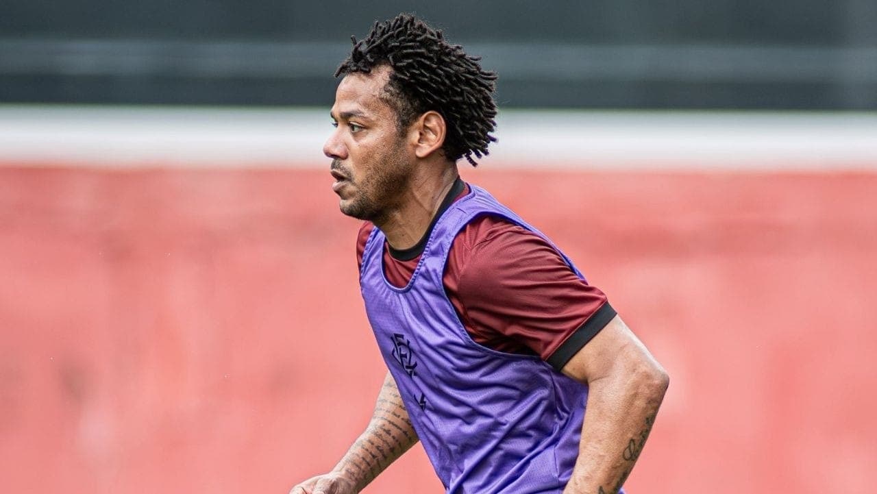 Romarinho em treino do Vitória