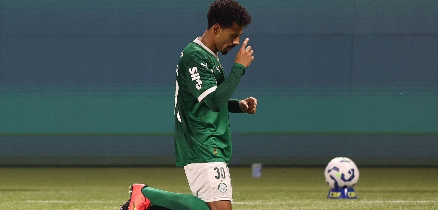 Lucas Evangelista comemora gol do Palmeiras