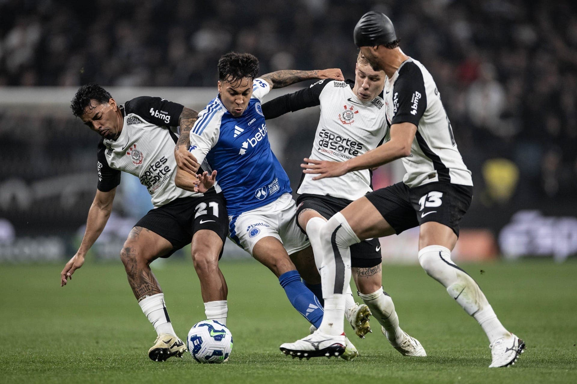 Corinthians e Cruzeiro não tiraram o zero do placar em São Paulo