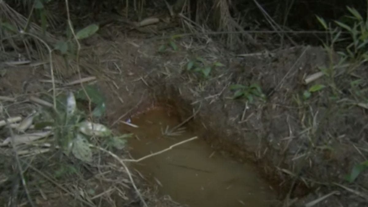 Cova aberta na 'trilha da morte'