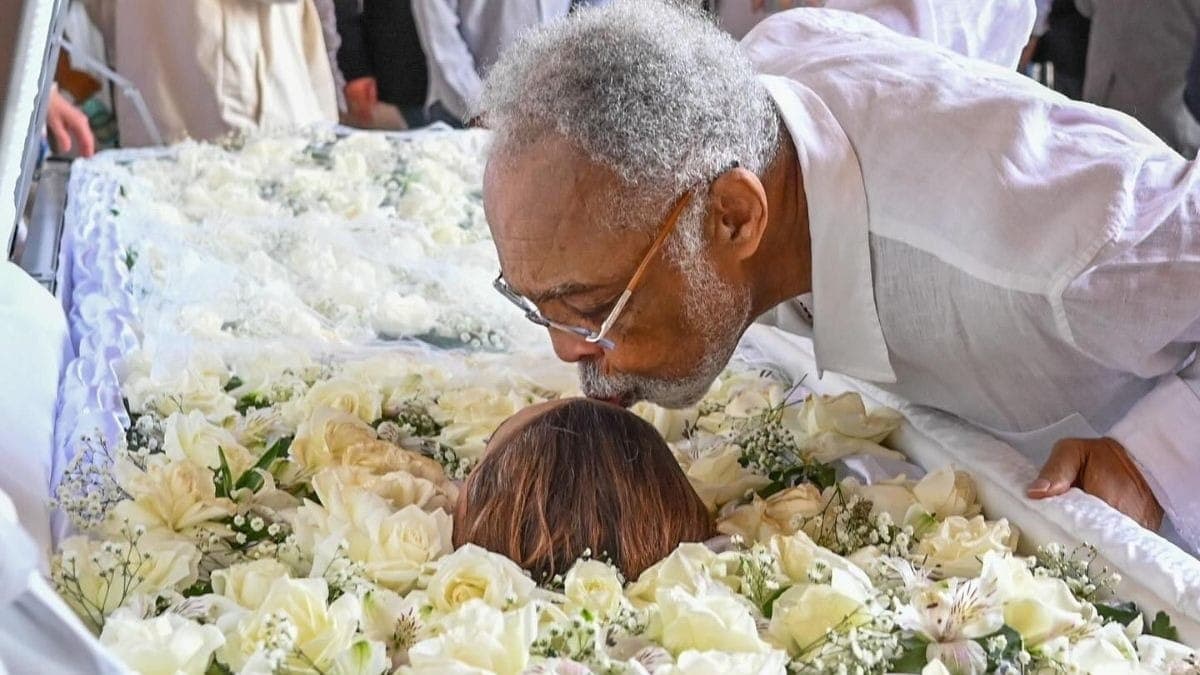 Gilberto Gil beija Preta Gil