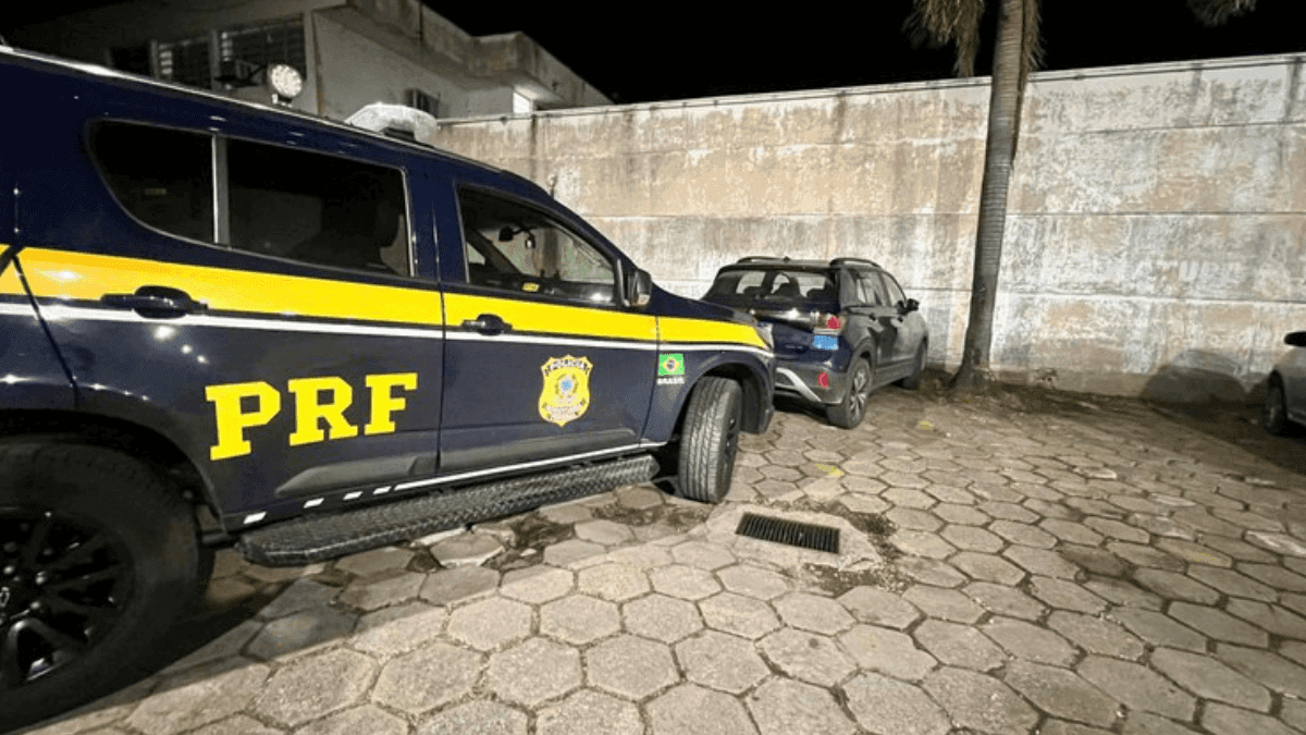 Agentes da PRF pegam três toneladas de maconha em carga de soja no Paraná