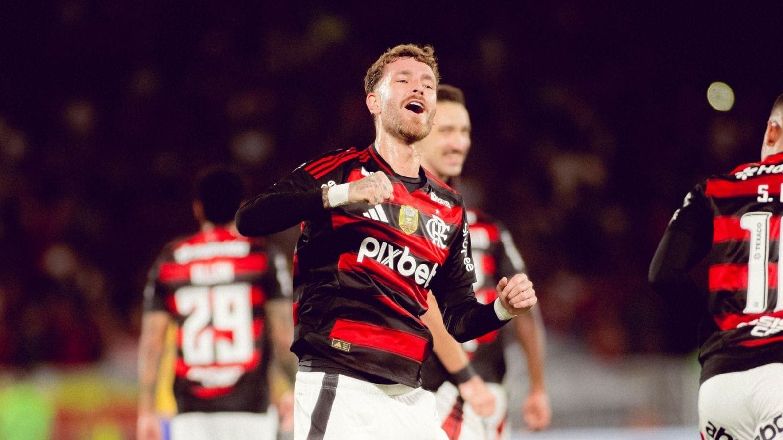 Flamengo dispara na liderança do Brasileirão