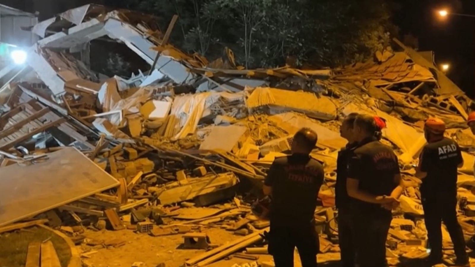Tremor atingiu magnitude 6,1 e derrubou 16 edifícios na região noroeste do país