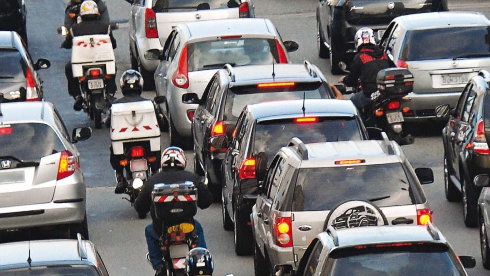 Regularização do serviço de mototáxi é alvo de disputa em SP