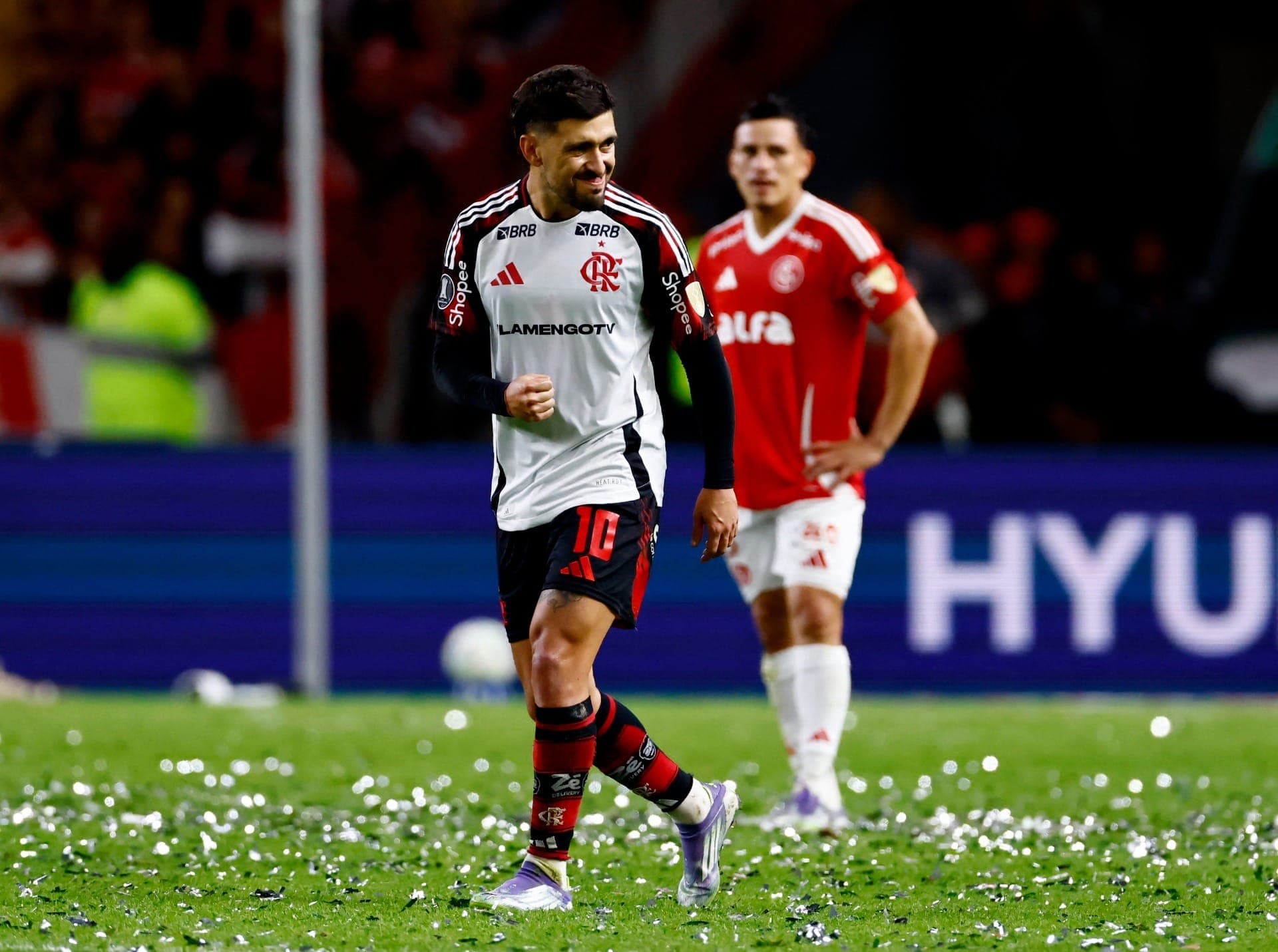 Arrascaeta comemora gol contra o Inter