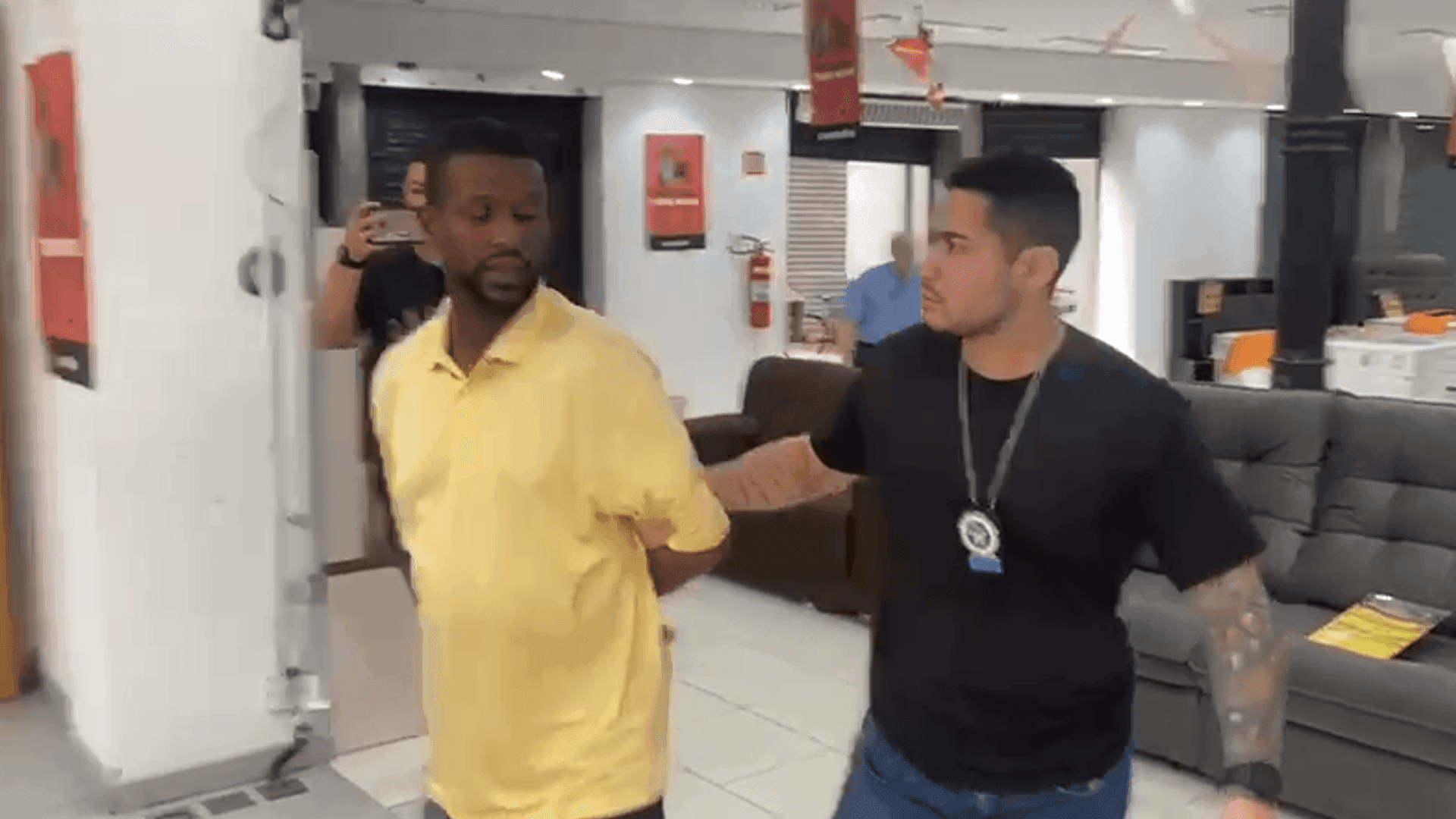Criminoso foi preso em uma loja no Centro do Rio