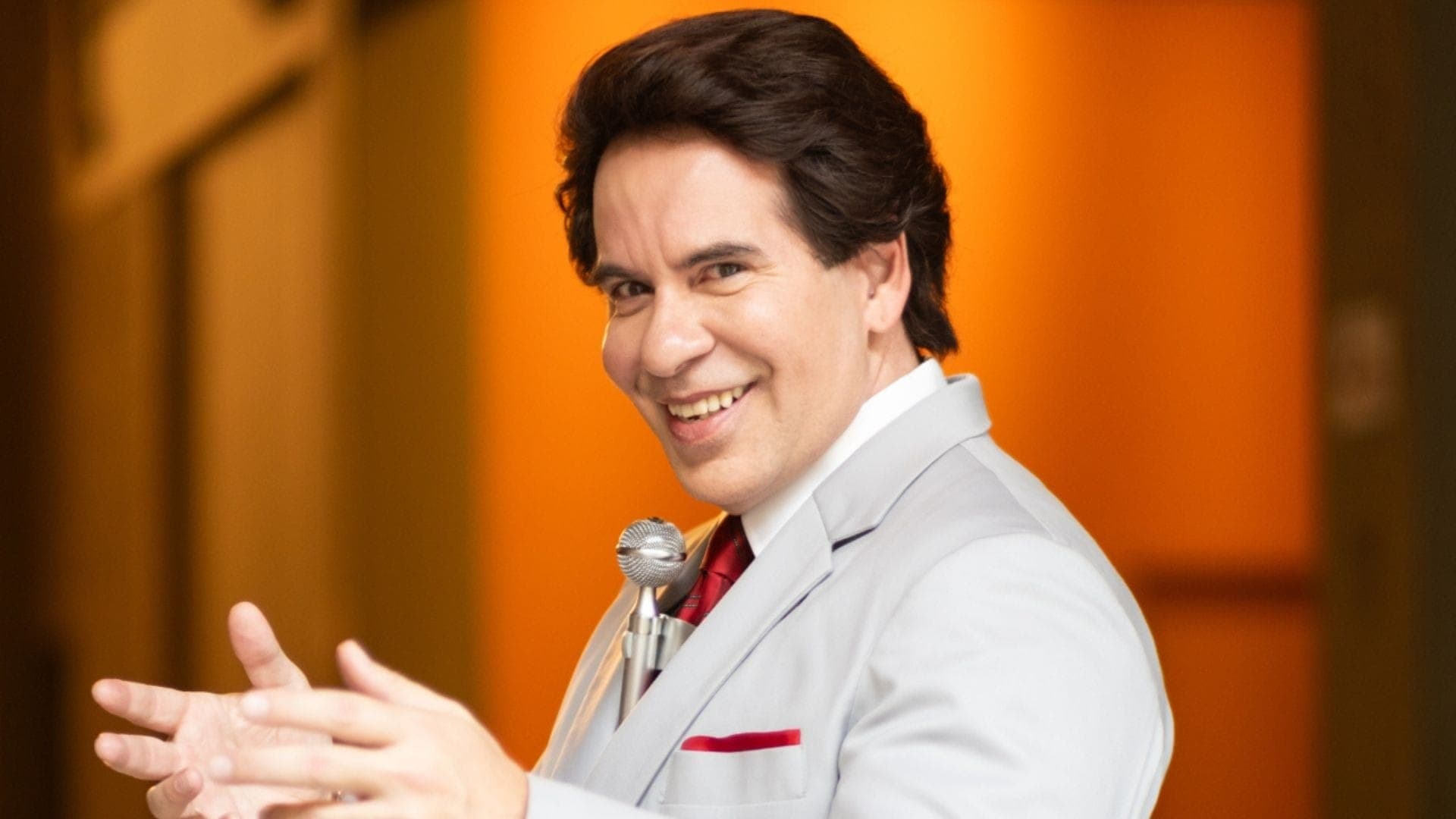 Leandro Hassum como Silvio Santos