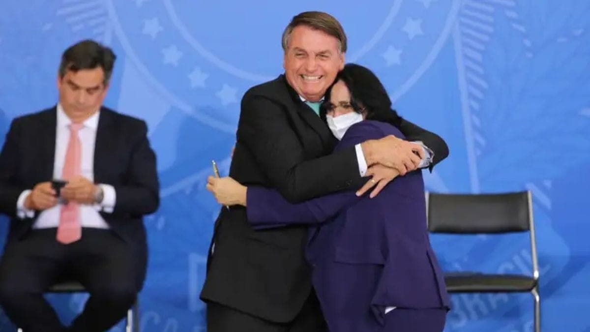 Jair Bolsonaro e Damares Alves
