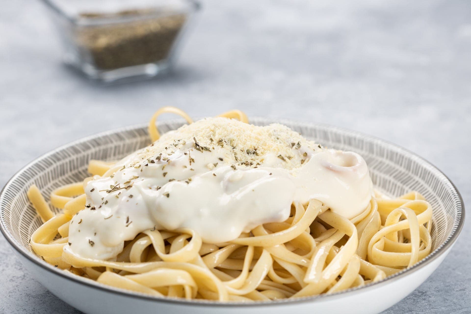 Molho Alfredo de um jeito prático