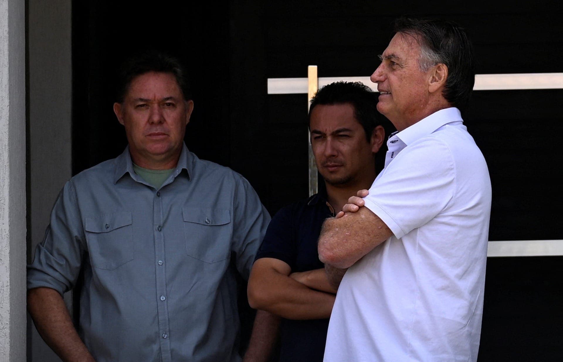 Jair Bolsonaro acompanha julgamento de casa