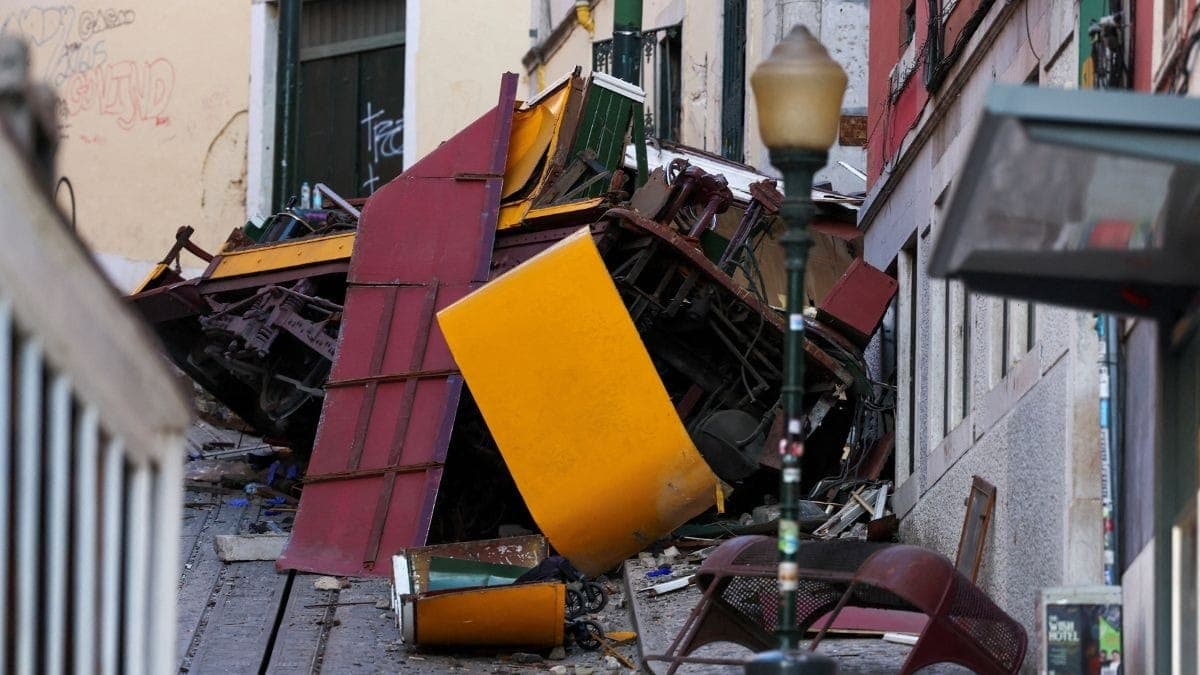 Elevador da Glória descarrila em Lisboa