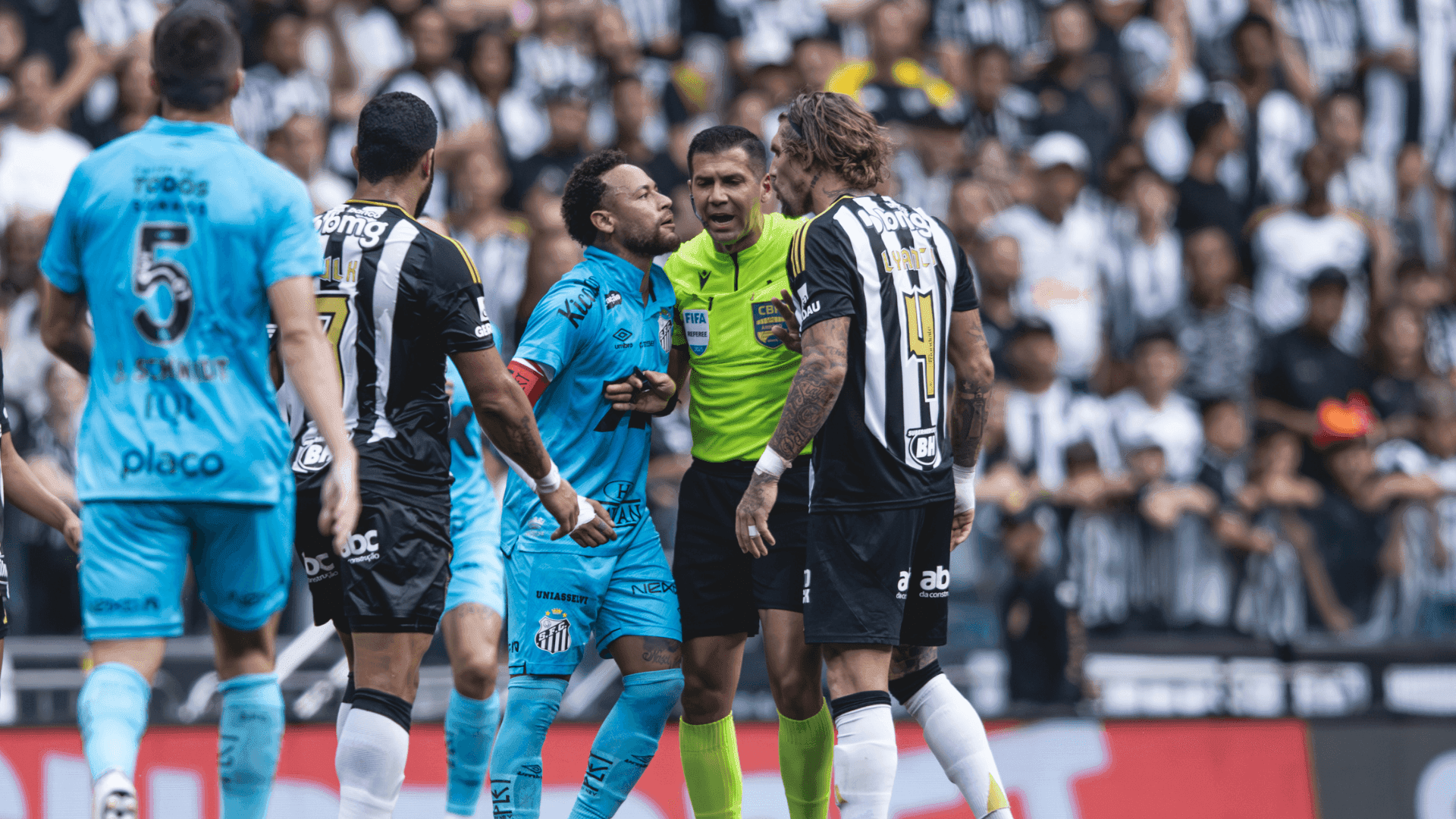 Atlético-MG e Santos ficam no empate