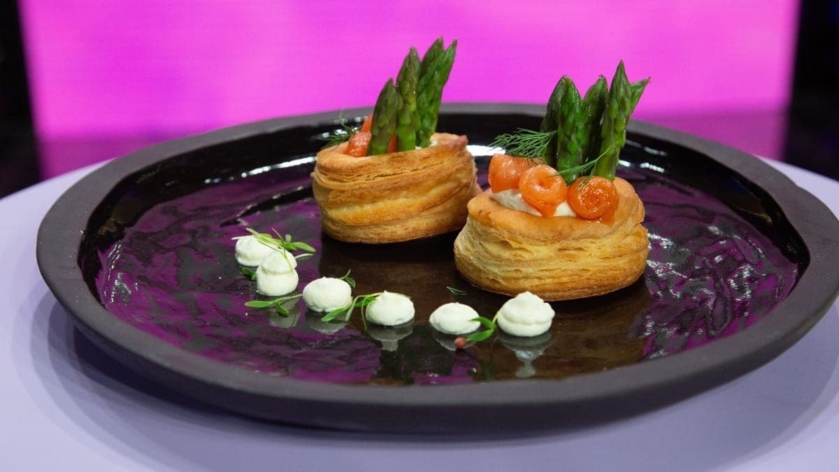 Vol-au-vant com salmão e aspargos
