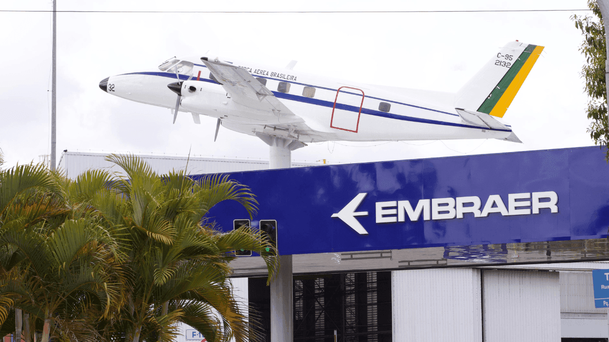 Embraer registra recorde histórico de receita em 2025