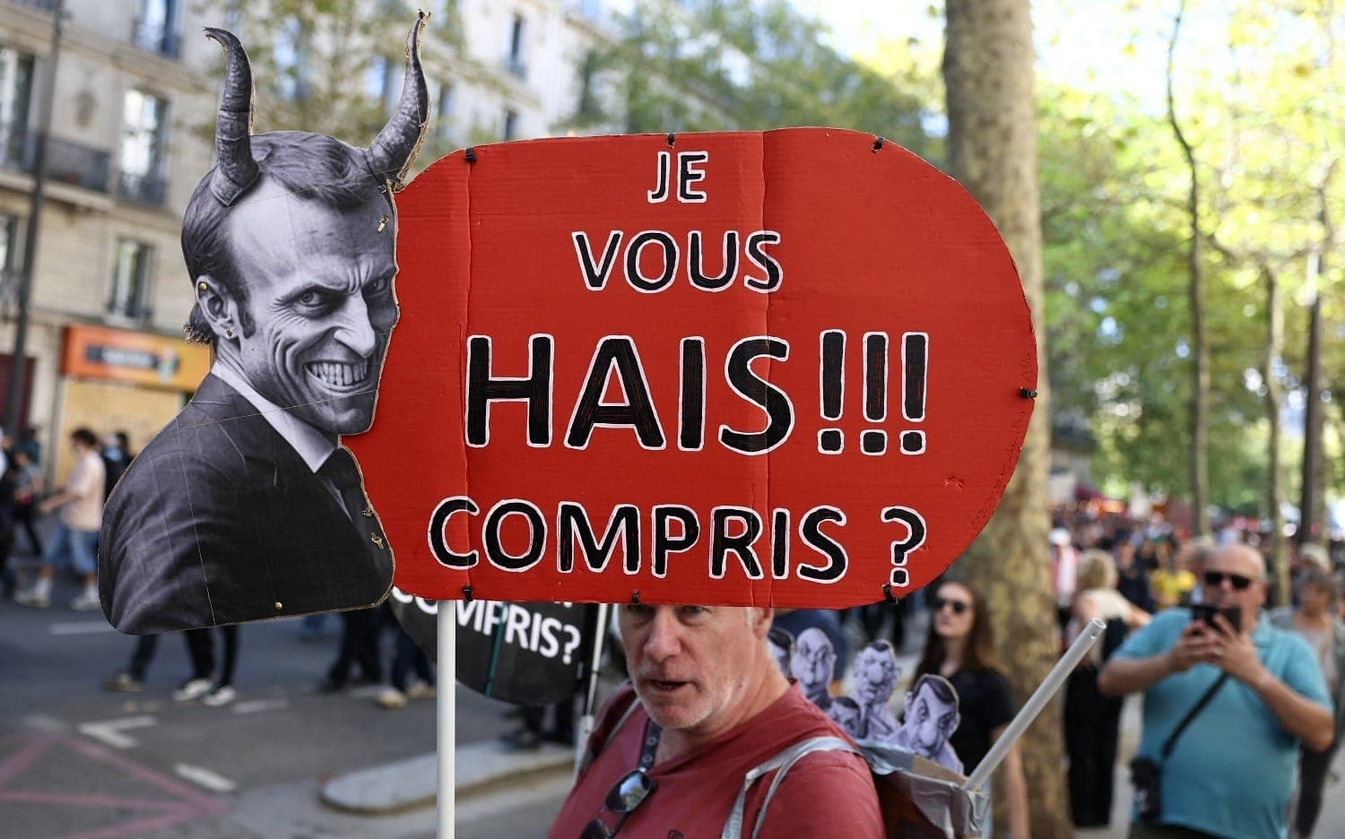 Emmanuel Macron é alvo de protestos na França