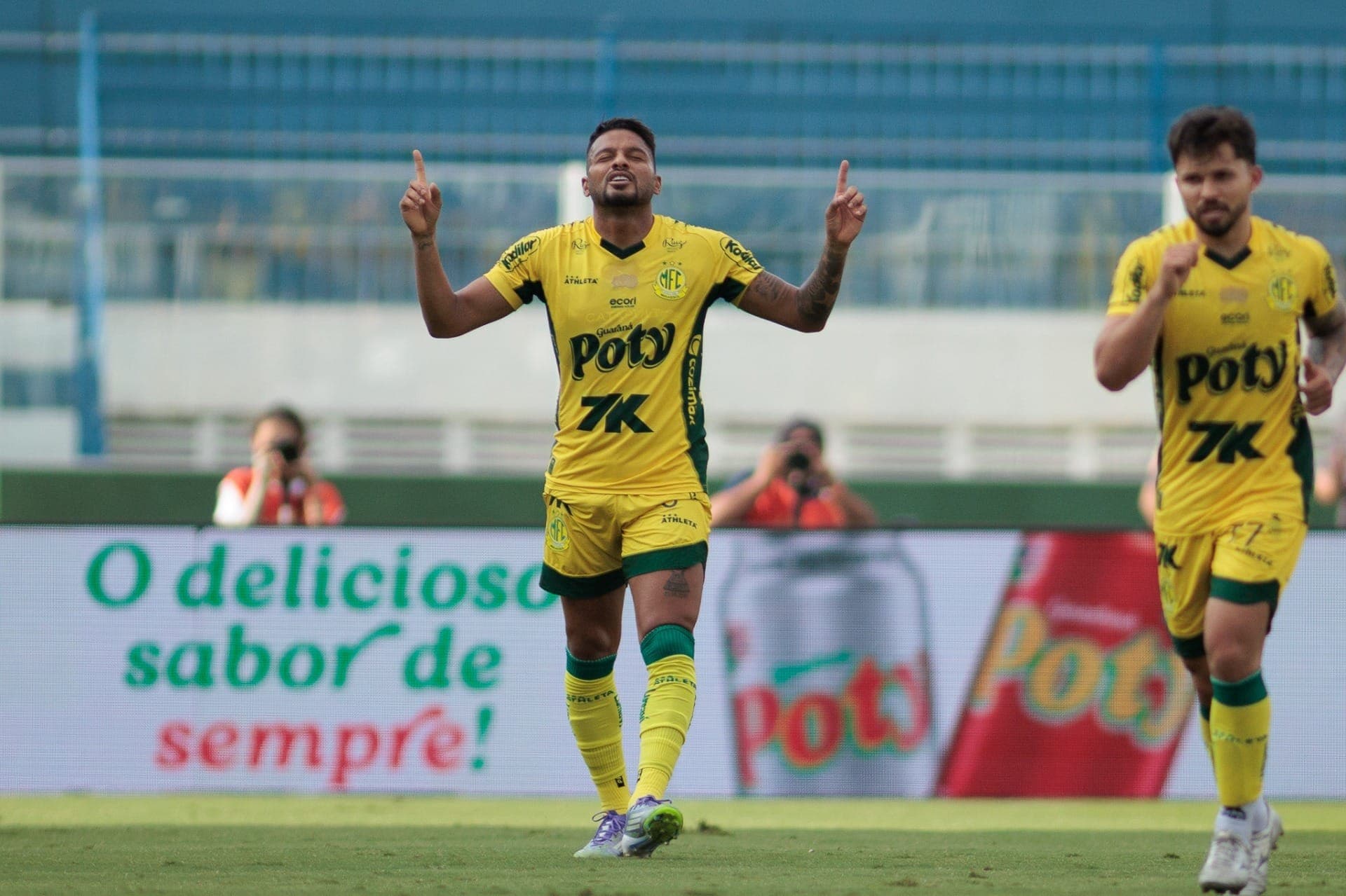 Reinaldo comemora gol do Mirassol
